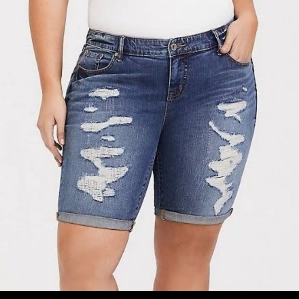 Torrid destructed boyfriend Bermuda shorts